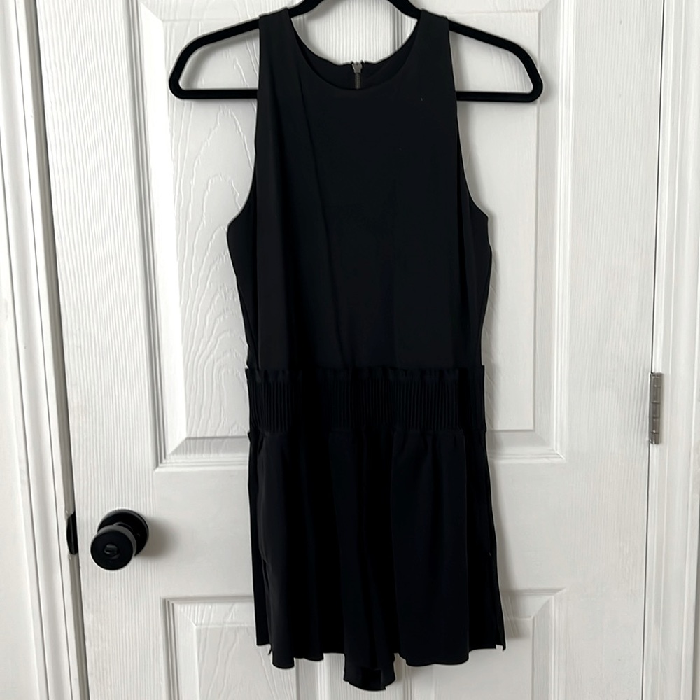 Athleta comic flutter romper medium